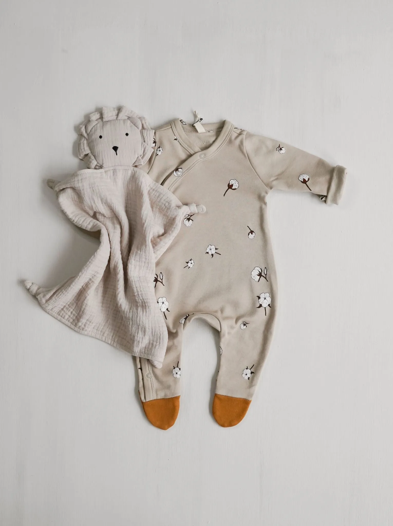 Cottonfield Suit With Contrast Feet