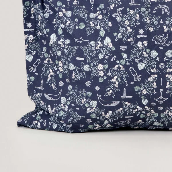 Garbo and Friends Adult Pillowcase – Mares Dark