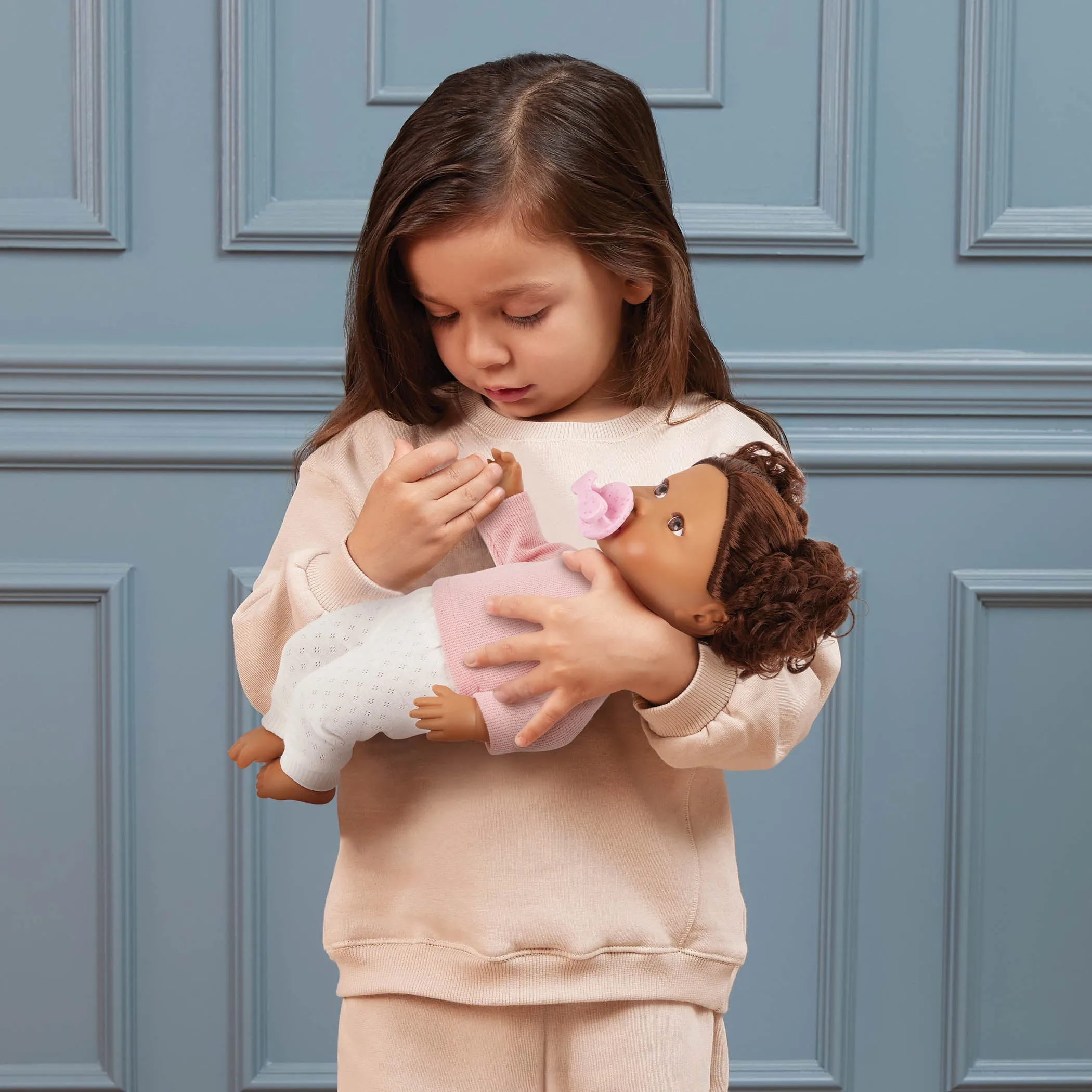 LullaBaby – Baby Doll with Wavy Brown Hair